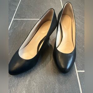 Elegant Black Women's Pumps